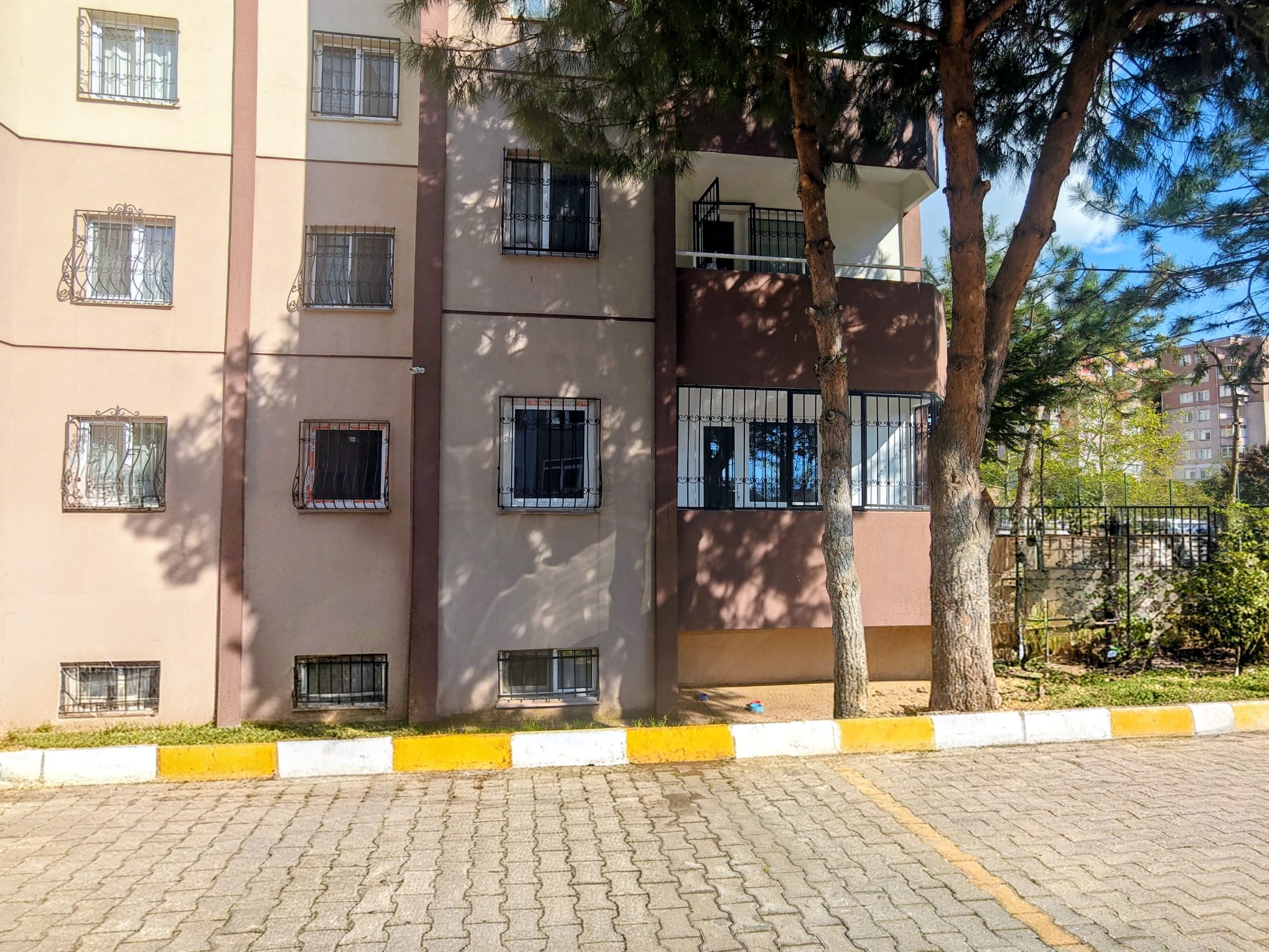 MALTEPE GİRNE CADDESİNDE KİPTAŞ BLOKLARI 3+1 KİRALIK