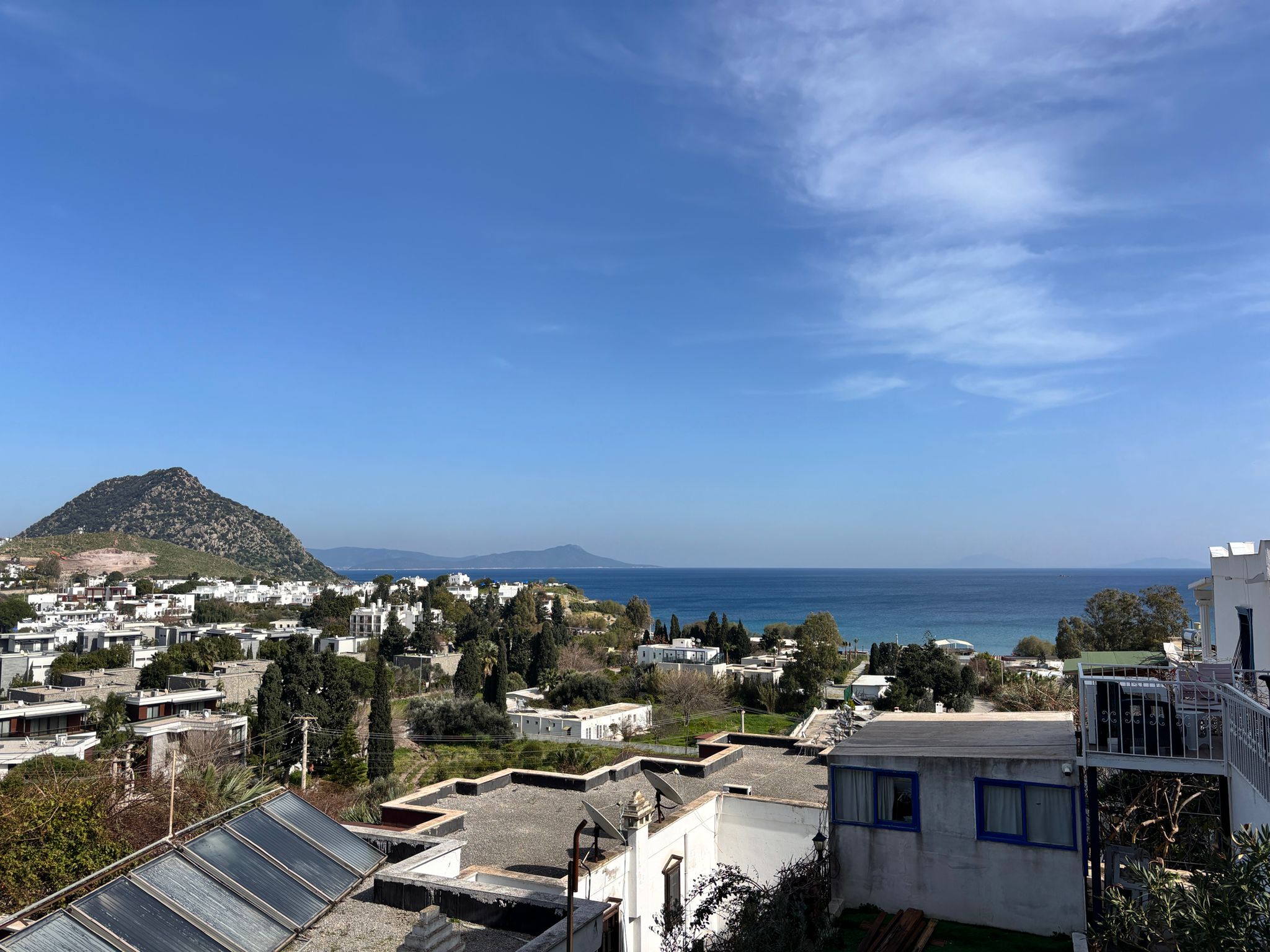 BODRUM AKYARLAR'DA DENİZ MANZARALI EŞYALI KİRALIK  DAİRE