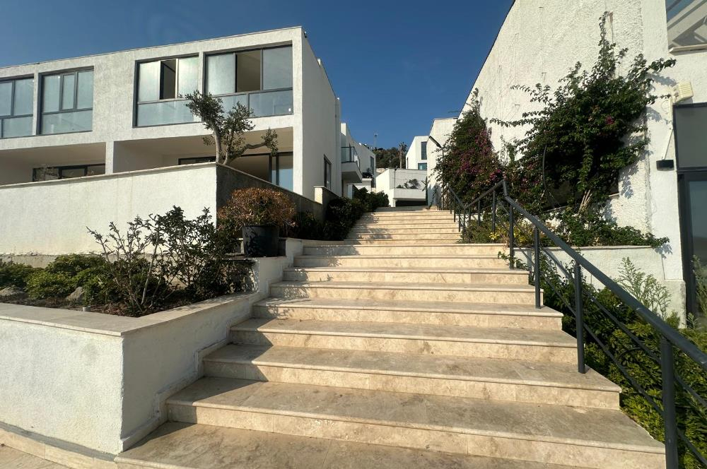 Bodrum Gümüşlük Denize Sıfır Sitede Özel İskeleli Satılık Daire