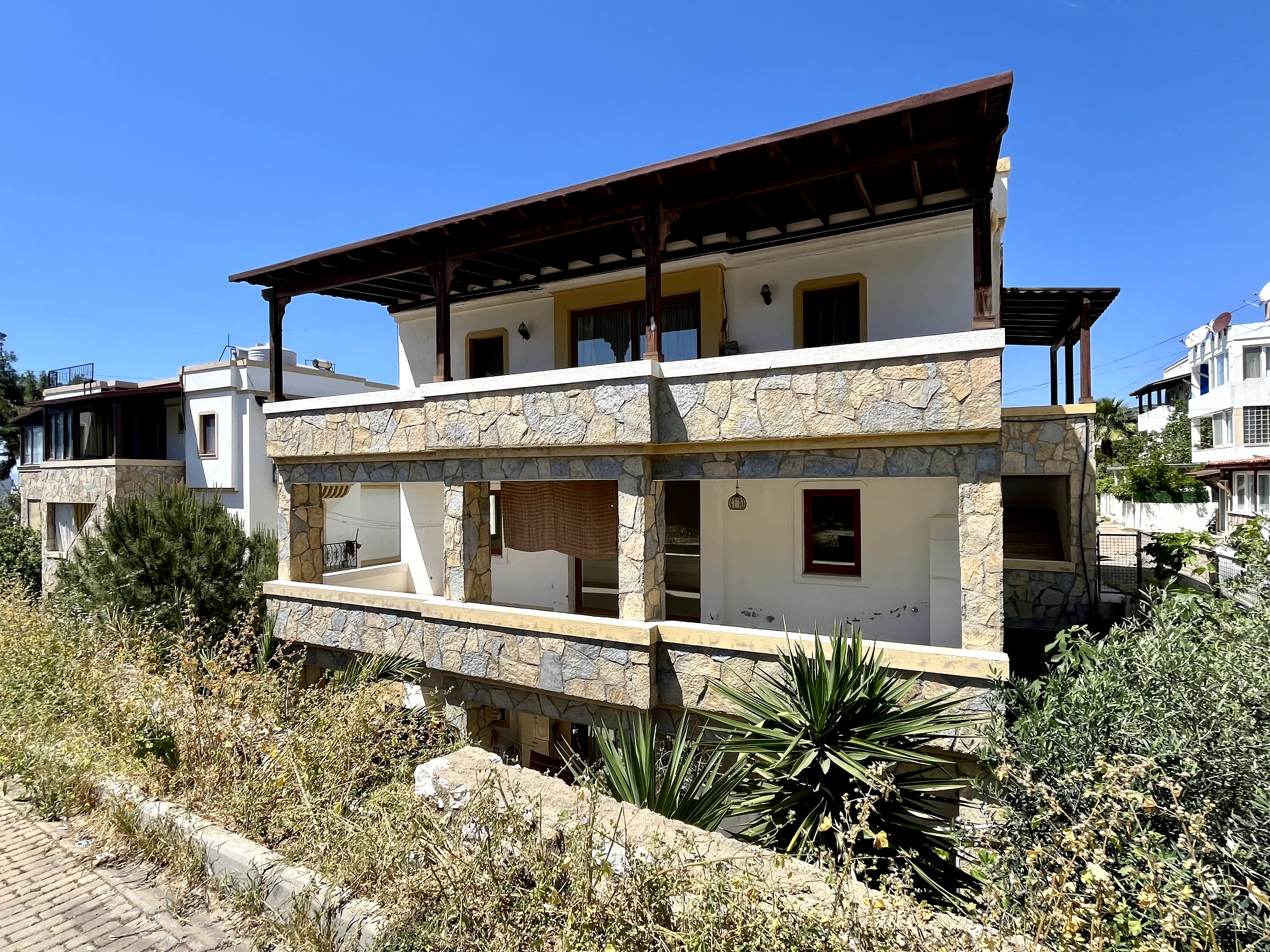 KONACIK’TA “GENİŞ EV ARAYANLARA” 177 m² 4+1 PARK YANI
