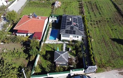 C21 BAL'DAN KARESİ KAMÇILI KÖYÜNDE SATILIK HAVUZLU MÜSTAKİL EV