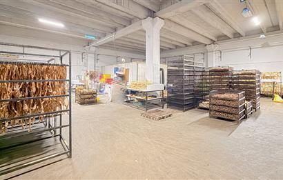 CENTURY 21 BAL'DAN GÖNEN DERİ İHTİSAS VE KARMA OSB’DE  3.500 m² KAPALI ALANLI  ÜÇ YAŞINDA YÜKSEK NİTELİKLİ SATILIK FABRİKA