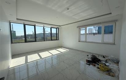 CENTURY 21 BAL'DAN GÖNEN DERİ İHTİSAS VE KARMA OSB’DE  3.500 m² KAPALI ALANLI  ÜÇ YAŞINDA YÜKSEK NİTELİKLİ SATILIK FABRİKA