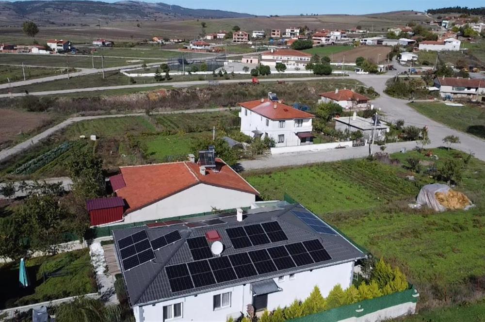 C21 BAL'DAN KARESİ KAMÇILI KÖYÜNDE SATILIK HAVUZLU MÜSTAKİL EV