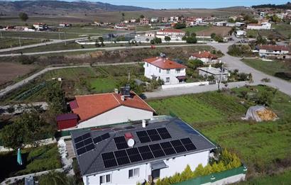 C21 BAL'DAN KARESİ KAMÇILI KÖYÜNDE SATILIK HAVUZLU MÜSTAKİL EV