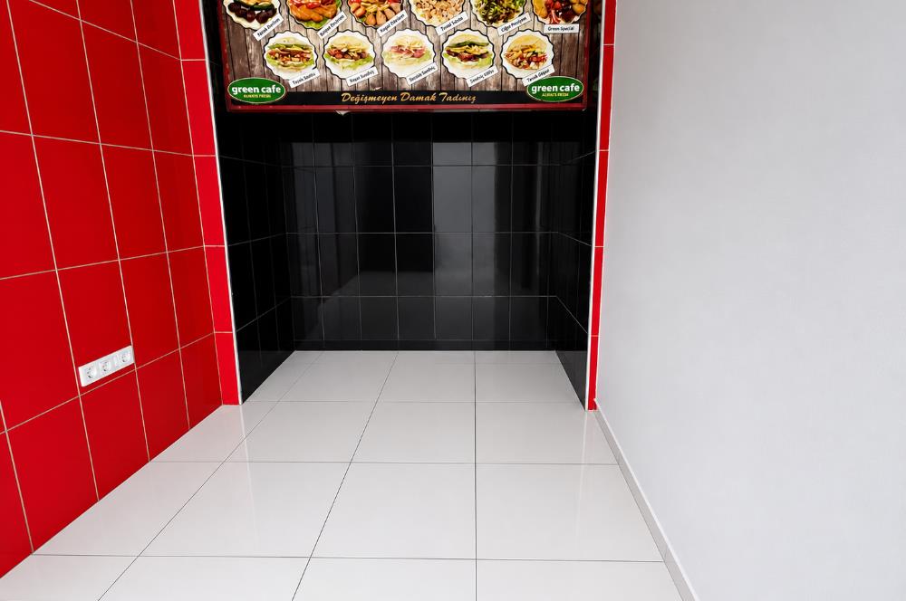 Bağlarbaşı Metro Çıkışı Karşısında Kiralık Dükkan