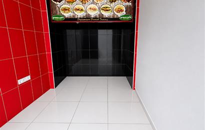 Bağlarbaşı Metro Çıkışı Karşısında Kiralık Dükkan