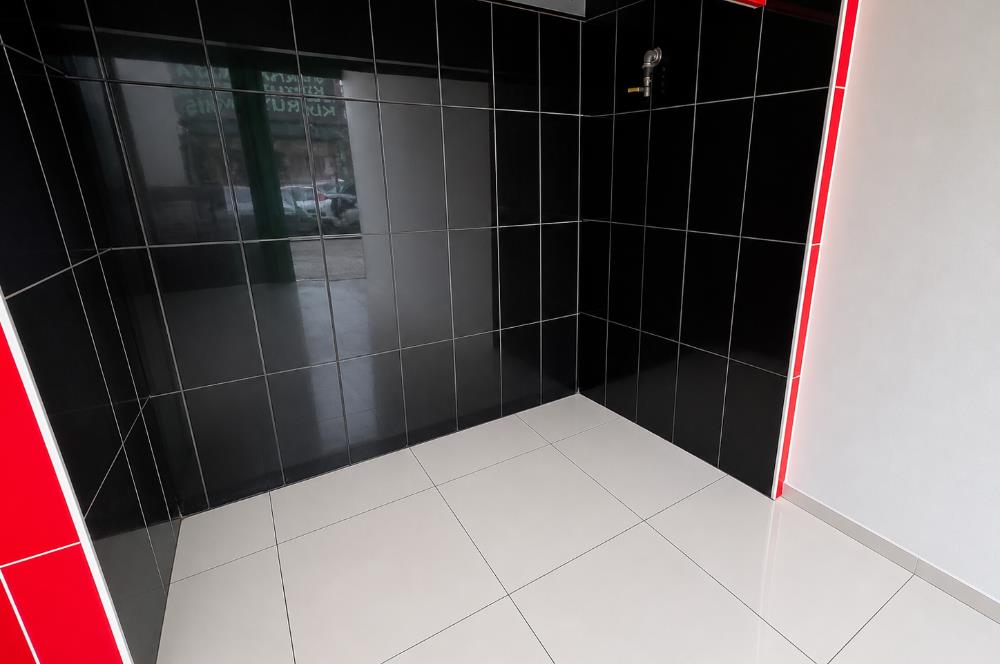 Bağlarbaşı Metro Çıkışı Karşısında Kiralık Dükkan
