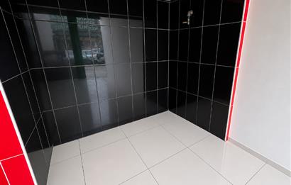 Bağlarbaşı Metro Çıkışı Karşısında Kiralık Dükkan