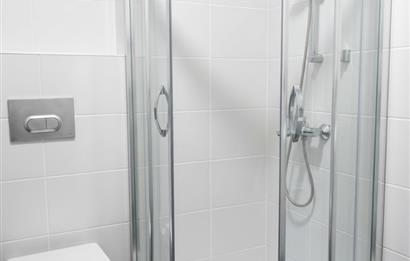 CADDEBOSTAN’IN KALBİNDE MODERN MİMARİ 2016 YAPIMI 2+1 SATILIK DAİRE