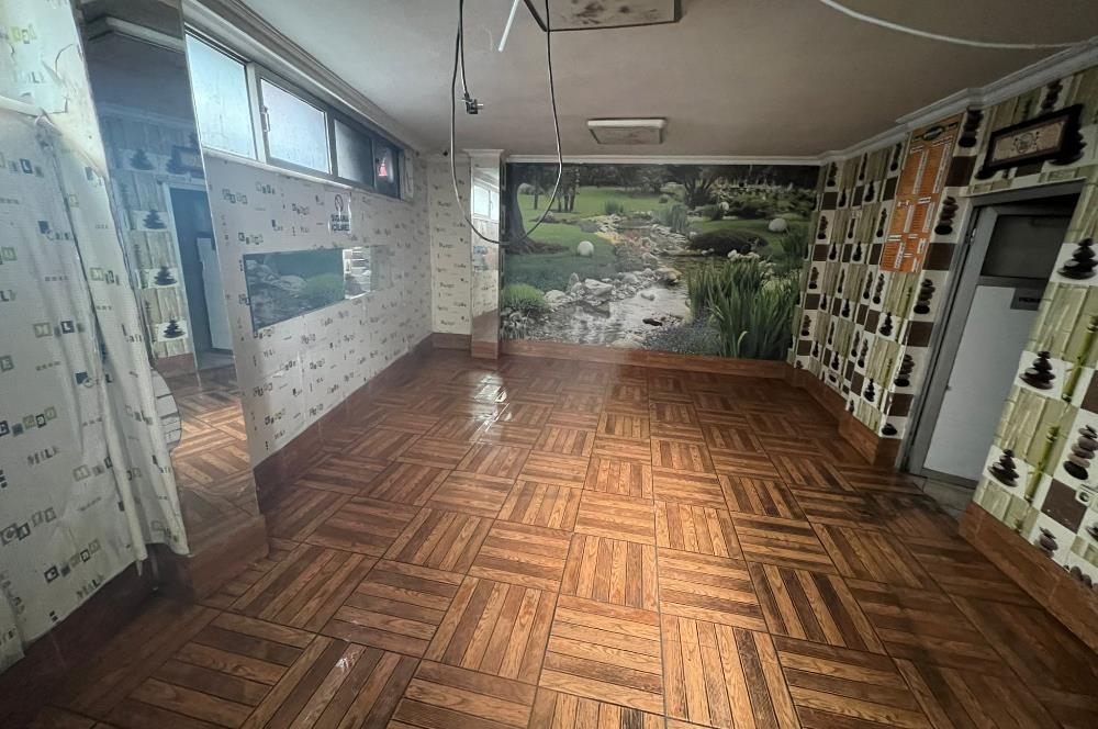 Bağlarbaşı Metro Çıkışı Karşısında Kiralık Dükkan