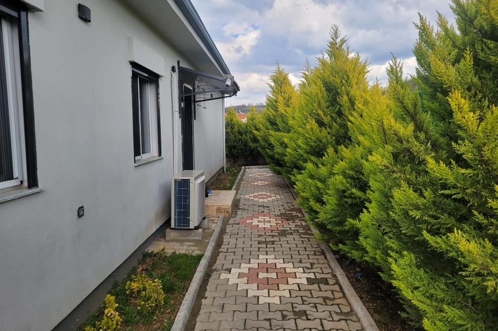 C21 BAL'DAN KARESİ KAMÇILI KÖYÜNDE SATILIK HAVUZLU MÜSTAKİL EV