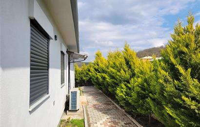 C21 BAL'DAN KARESİ KAMÇILI KÖYÜNDE SATILIK HAVUZLU MÜSTAKİL EV