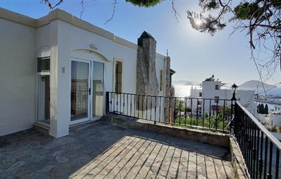 Müstakil  deniz manzaralı dubleks kiralık villa