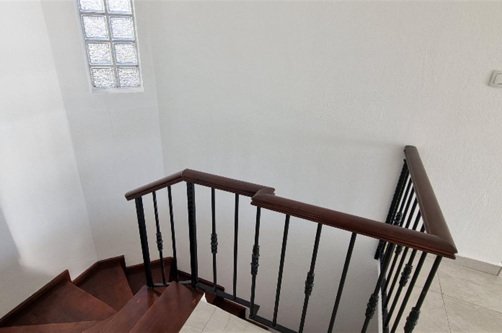 Müstakil  deniz manzaralı dubleks kiralık villa
