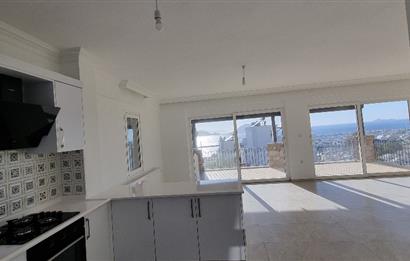 Müstakil  deniz manzaralı dubleks kiralık villa