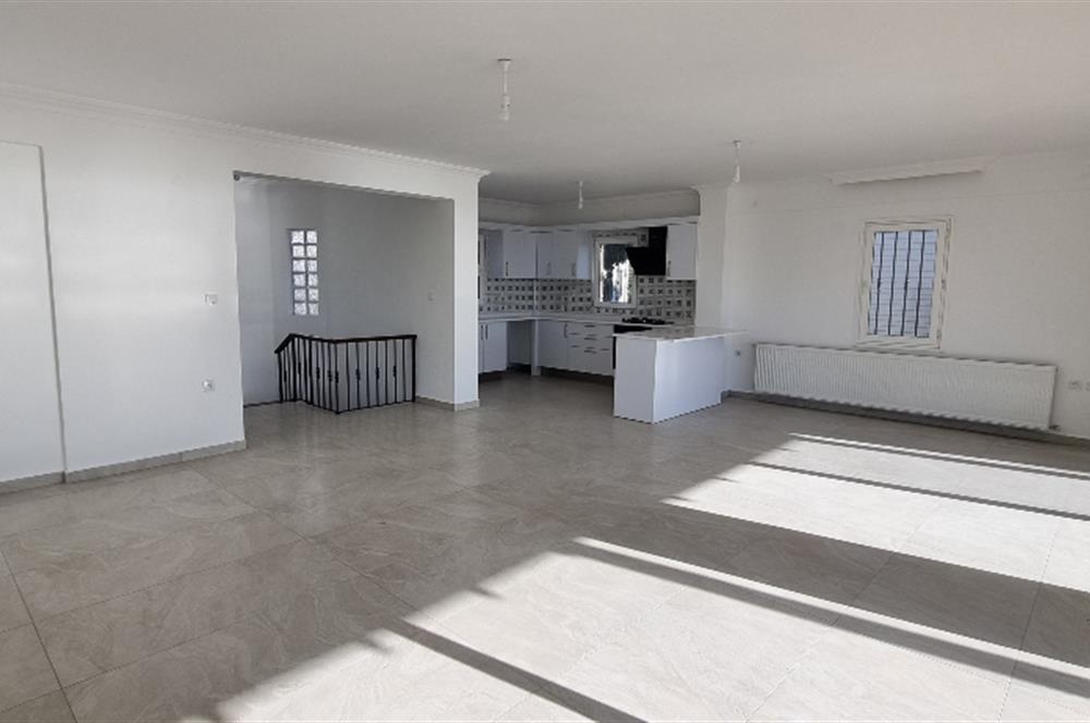 Müstakil  deniz manzaralı dubleks kiralık villa
