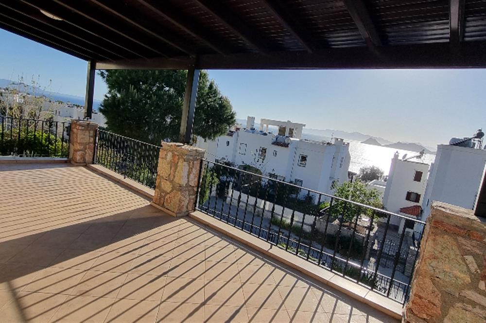 Müstakil  deniz manzaralı dubleks kiralık villa