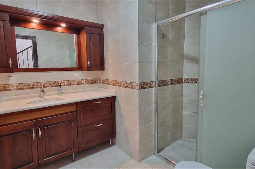 Müstakil  deniz manzaralı dubleks kiralık villa
