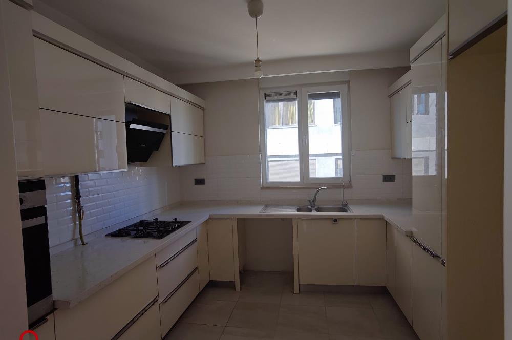Göztepe'de Kiralık 3+1 Ebeveyn Banyolu Lüks Daire