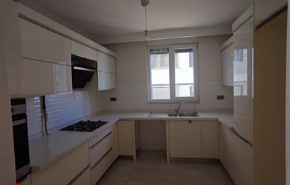 Göztepe'de Kiralık 3+1 Ebeveyn Banyolu Lüks Daire