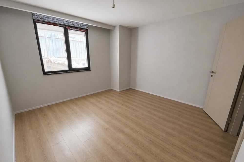 ÇINAR MAHALLESİ'NDE SAHİLE YAKIN ÖN CEPHE 0 BİNA LÜX 2+1