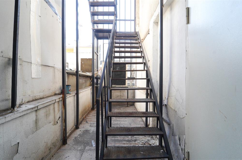 C21 BAL'DAN ÇARŞI MERKEZDE TİCARİ İMARLI KOMPLE BİNA