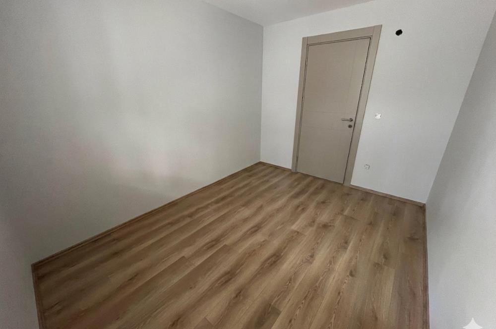 ÇINAR MAHALLESİ'NDE SAHİLE YAKIN ÖN CEPHE 0 BİNA LÜX 2+1