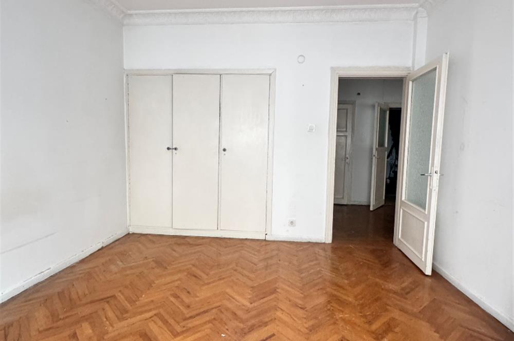 GÜMÜŞSUYUNDA SATILIK 1+1,5 BALKONLU AİRNB UYGUN SATILIK DAİRE