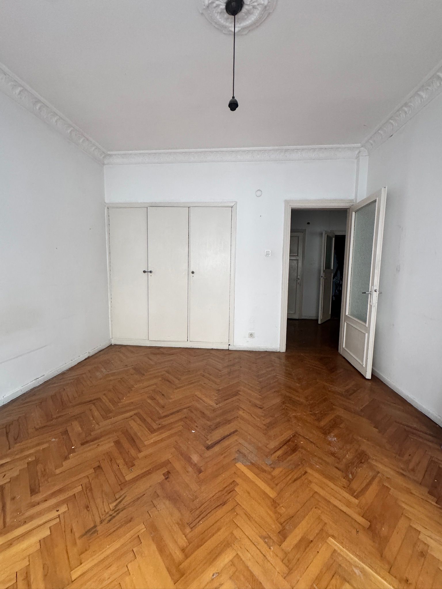 GÜMÜŞSUYUNDA SATILIK 1+1,5 BALKONLU AİRNB UYGUN SATILIK DAİRE
