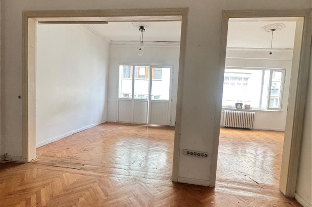 GÜMÜŞSUYUNDA SATILIK 1+1,5 BALKONLU AİRNB UYGUN SATILIK DAİRE