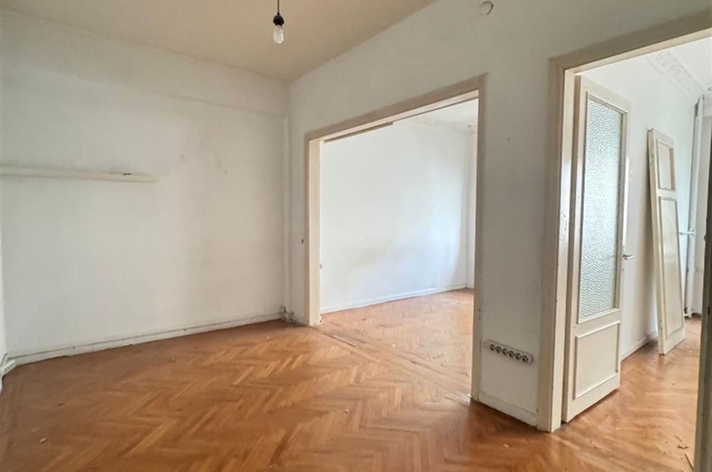 GÜMÜŞSUYUNDA SATILIK 1+1,5 BALKONLU AİRNB UYGUN SATILIK DAİRE