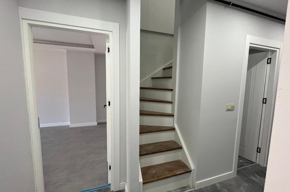 Küçükyalı Merkezde Sıfır Modern Teraslı 3+2 Satılık Dubleks