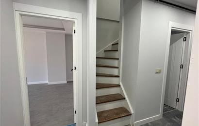 Küçükyalı Merkezde Sıfır Modern Teraslı 3+2 Satılık Dubleks