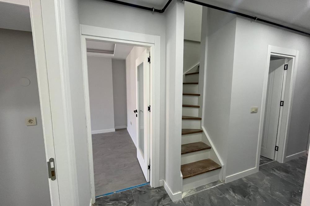 Küçükyalı Merkezde Sıfır Modern Teraslı 3+2 Satılık Dubleks