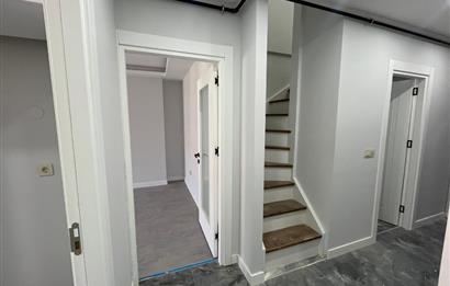 Küçükyalı Merkezde Sıfır Modern Teraslı 3+2 Satılık Dubleks