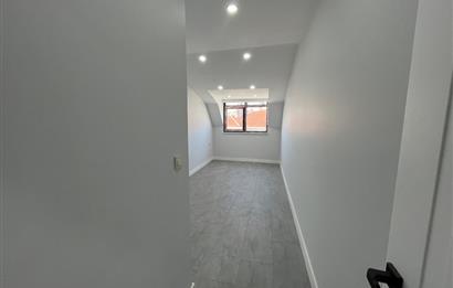 Küçükyalı Merkezde Sıfır Modern Teraslı 3+2 Satılık Dubleks
