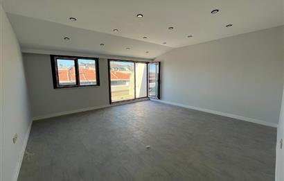 Küçükyalı Merkezde Sıfır Modern Teraslı 3+2 Satılık Dubleks
