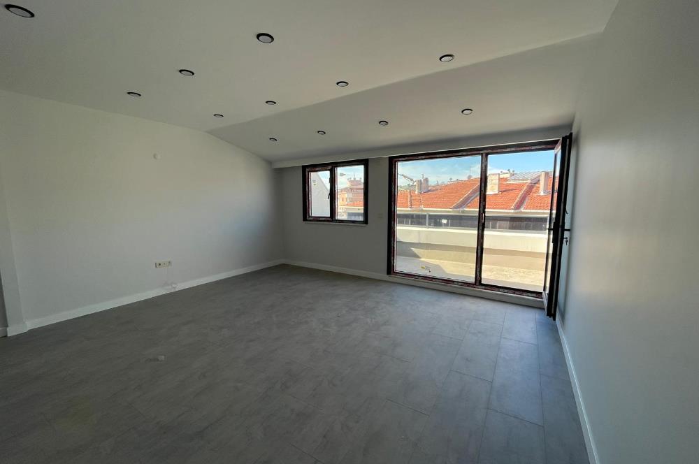 Küçükyalı Merkezde Sıfır Modern Teraslı 3+2 Satılık Dubleks
