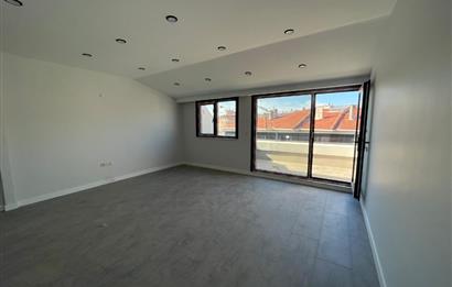 Küçükyalı Merkezde Sıfır Modern Teraslı 3+2 Satılık Dubleks