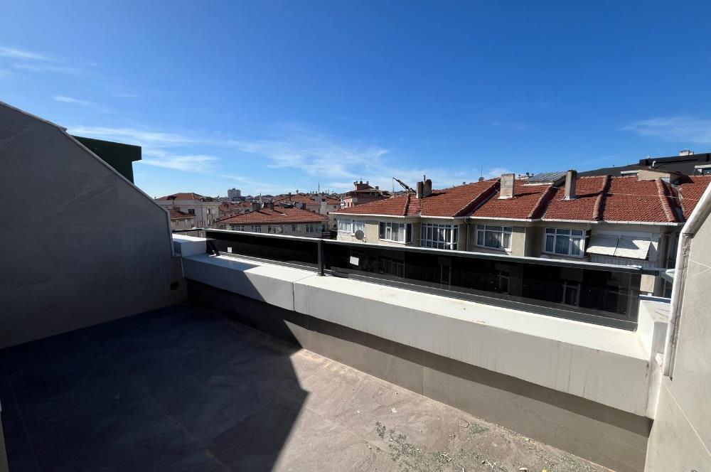Küçükyalı Merkezde Sıfır Modern Teraslı 3+2 Satılık Dubleks