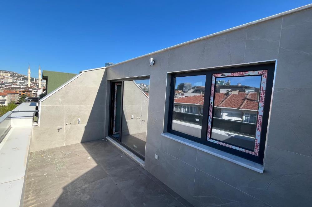 Küçükyalı Merkezde Sıfır Modern Teraslı 3+2 Satılık Dubleks
