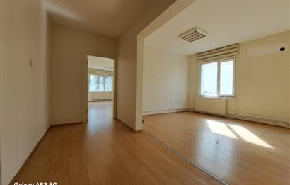 Küçükbakkalköy'ün Kalbinde Tabela Değeri Yüksek Ferah 3+1 Ofis