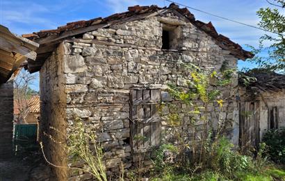 C21 BAL'DAN KİRAZPINAR KÖYÜNDE SATILIK İÇİNDE YAPI BULUNAN ARSA
