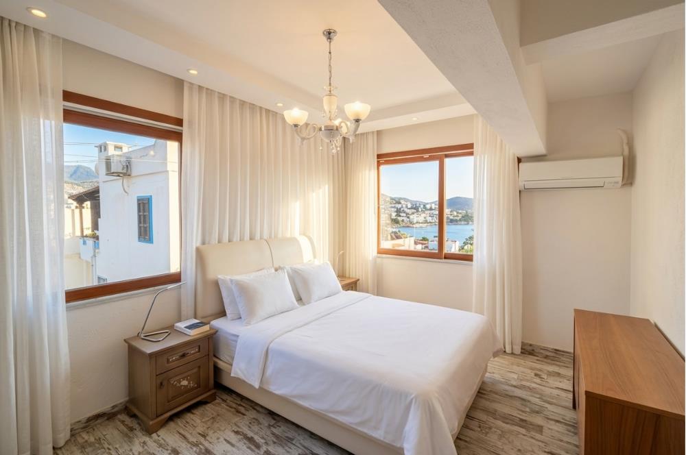 Bodrum Türkbükü Deniz Manzaralı Plaj Kullanımlı 2+2 Tripleks