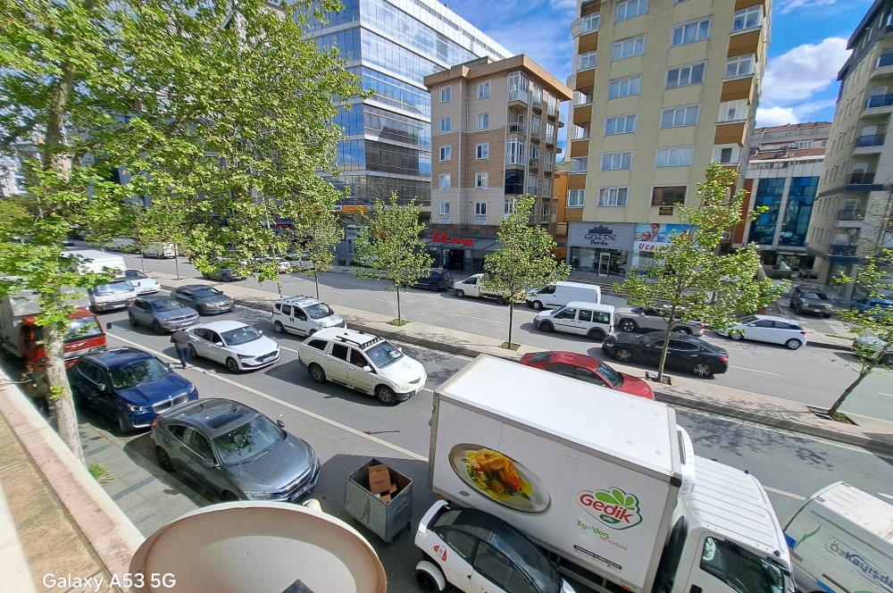 Küçükbakkalköy'ün Kalbinde Tabela Değeri Yüksek Ferah 3+1 Ofis