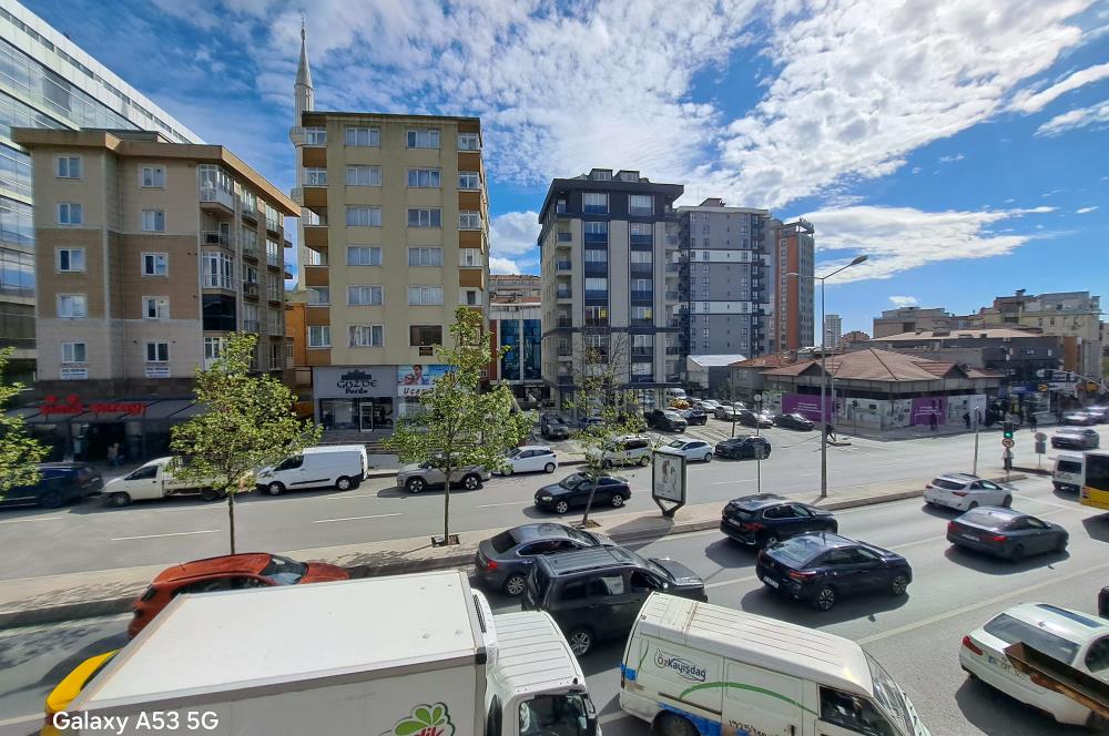 Küçükbakkalköy'ün Kalbinde Tabela Değeri Yüksek Ferah 3+1 Ofis