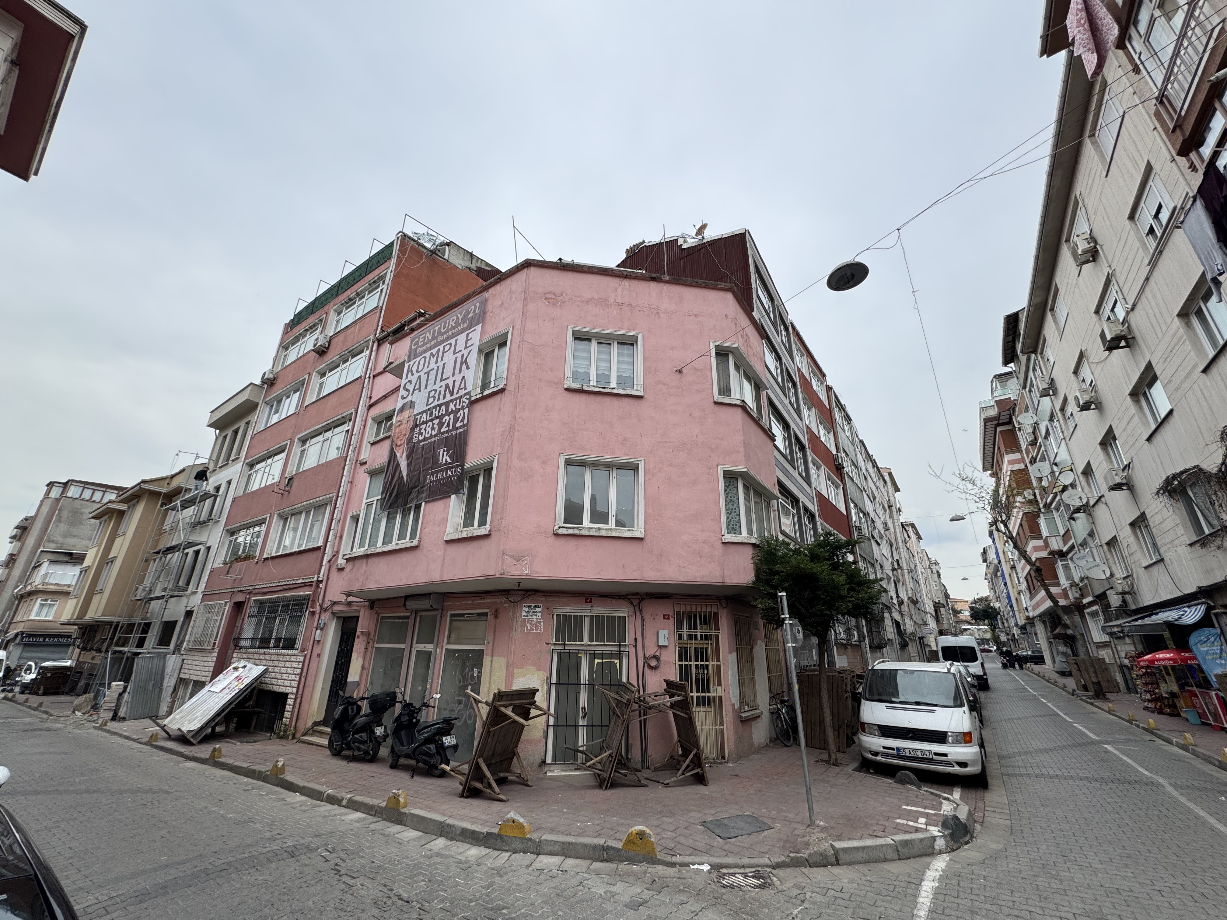 FATİH'TE KOMPLE SATILIK BİNA