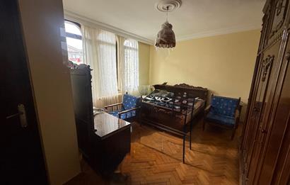Sarıyer Reşitpaşa’da bulunan Gümüşevler Sitesi’nde 3+1 Kiralık Daire 