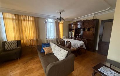 Sarıyer Reşitpaşa’da bulunan Gümüşevler Sitesi’nde 3+1 Kiralık Daire 